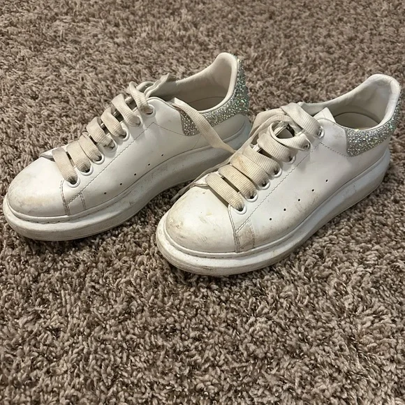 Alexander McQueen Kids White Sneakers with Sparkling Accents - Picture 2 of 5